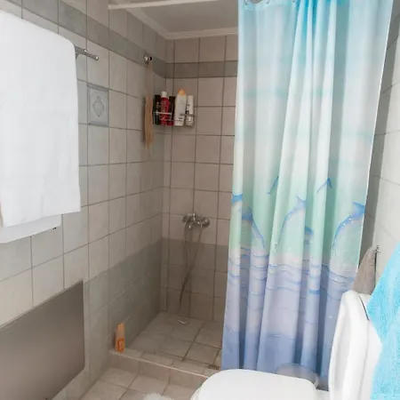 Seaside Serenity - Stylish Seaview Lägenhet *