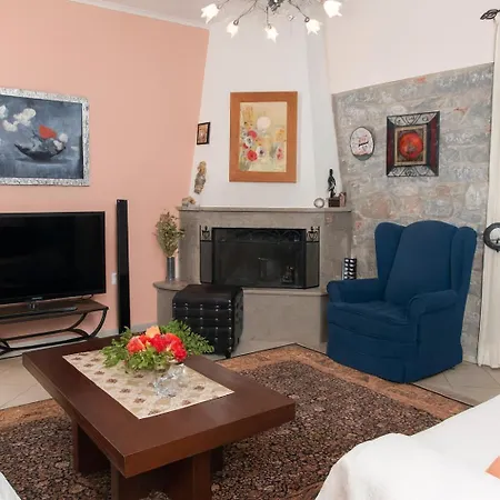 Seaside Serenity - Stylish Seaview Lägenhet