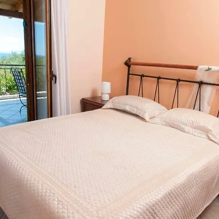 Seaside Serenity - Stylish Seaview Apartment *