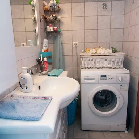 Seaside Serenity - Stylish Seaview Lägenhet *