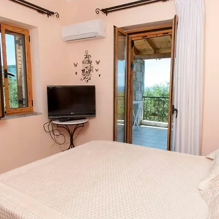 Seaside Serenity - Stylish Seaview Apartment *